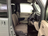 フィット感のあるシート。しっかりと支えてくれるので、長時間の運転を快適にサポートしてくれます。