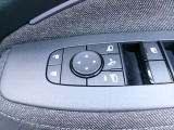 ドアミラーの鏡面の調節、格納は運転席からすべて操作できます!
