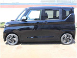 日産の軽 ルークスには、家族にうれしい先進技術や便利な機能が盛りだくさん。運転しやすく、おでかけがもっと楽しくなるから、家族が、ぐっと近づきます。クリーンなスタイルに、家族にうれしい装備を満載。