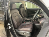 運転席は電動シート付です。細かな動きでドライバーに合わせたポジションを設定できます。