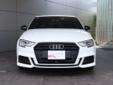 ●Audiが最初に採用したLEDポジショニングランプ。シャープなラインで昼間でも点けていたいと思うほど上品でオシャレです。夜間走行時はさらに目立ちます!