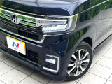 【LEDヘッドライト】悪天候や夜間走行時も良好な視界を確保し安心して運転できる高輝度LEDヘッドライトを装備!点灯速度が早く、消費電力も抑えられています。