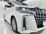 フォグランプ装着車です。暗い夜道の車両前方を明るく照らします