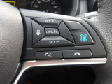 プロパイロ高速道路などの自動車専用道路において、アクセル、ブレーキ、ステアリング(ハンドル)の操作を車が自動で制御し、ドライバーの負担を大きく減らします。