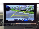 バックモニター付きで車庫入れもラクラク♪