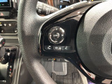 ステアリングにオーディオ操作スイッチが付いています。オーディオ画面に直接タッチしなくても操作が出来ますので、運転に集中できます。