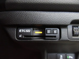 ETC付。高速道路の料金所はキャッシュレスで通過です。サービスエリア等にあるスマートインターの出入りも利用可能でとっても便利。ご納車後すぐにお使い頂けるようセットアップしてのお渡しとなります。