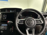 使いやすく運転しやすいレイアウトの運転席周り。