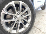 ●純正18インチアルミホイール:輸入車ならではの卓越した走りを支えるホイールと足回りです!日本車の走りに慣れている方にもぜひ体感して頂きたいほど、高いレベルでまとまっています!