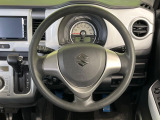 インテリアに合わせたデザインのステアリングは、運転される方のことも考え、運転しやすい形状、大きさです。是非一度、実際に触ってお確かめください。