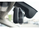 BMW純正のミラー一体型ETC車載器を装備しています。運転席からの視界を遮ることなく、インテリアの洗練されたデザインを損なわないスマートな配置が特徴です。