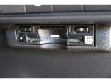 高速道路の利用時に便利なETC。料金所での停車や小銭を探す手間がなくなり快適です♪見た目もすっきりとしたビルトインタイプを装備しています。