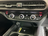 運転席/助手席シートヒーターで寒い日もすぐに温かくなり快適に過ごせます。3段階の温度調整が可能です