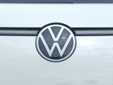 VOLKSWAGENのエンブレムにはセンサーが内蔵されています。