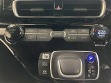 エアコンはオートエアコン付きになります。お好みの温度設定にすれば車内の温度を検知し自動で調整してくれます。暑い日は寒い日は特にオススメです♪