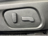 【パワーシート】スイッチ一つで簡単にシートの微調整が可能!電動だから力もいりません!自分に最適なシートポジションにセットして、快適なドライブをお楽しみください。