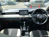 【インパネ全体】手が届きやすく、どなたでも運転しやすいです。シンプルで使いやすい設計になっています!