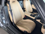 マツダ車のシートは人間工学に基づき設計されています。ハンドルを握る体勢が自然なポジションになるようにシートの作り込みをおこなっていますので、ロングドライブでも疲れにくいです!