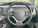 【純正革巻きステアリング】上質な革を使用することで、手にしっかり馴染みとても運転しやすいハンドルです♪