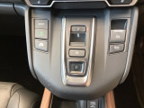ワンアクションでスムーズな運転を支援する、エレクトリックギアセレクターに、パーキングブレーキは、電子制御パーキングブレーキです。