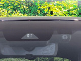 【トヨタセーフティセンス】走行中に前方の車両等を認識し、衝突しそうな時は警報とブレーキで衝突回避と被害軽減をアシスト。より安全にドライブをお楽しみいただけます。