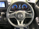 インテリアに合わせたデザインのステアリングは、運転される方のことも考え、運転しやすい形状、大きさです。是非一度、実際に触ってお確かめください。