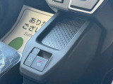 便利で快適な電動パーキングブレーキを装備!停車したときにブレーキペダルから足を離しても停車を維持する、ホールド機能が付いています。渋滞時など、ずっとブレーキペダルを踏んでいなくても良いので運転が楽に♪