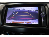 後方の死角を軽減し、狭い場所での切替しや駐車もしやすくなるバックモニターを装備しています。