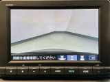 【バックカメラ】運転が苦手な方も車庫入れラクラクです!ギアをリバースに入れれば自動的に切り換わりますので、面倒な操作は不要です♪狭い駐車場もお車を傷つけず安心ですね!