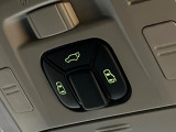 【パワーバックドア】スマートキーや運転席のボタンを押すだけでリアゲートが自動で開閉します!荷物を持っている時や、高い位置にあるバックドアを閉める際に便利な機能です♪