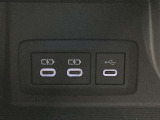 Type-C接続口。どちらの向きでも差し込むことができ、スマホの急速充電が可能です。