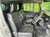 運転席まわりには十分なスペースがあり、大柄な方でもゆったり運転していただける環境です。
