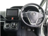 運転席から見たハンドルダッシュまわりになります。
