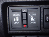 運転席からもスライドドアを楽々操作でスピーディーに!またスマートキーでも開閉できるので便利です。