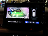 バックカメラの画像です。ガイドラインがスムースな車庫入れをサポートいたします。車庫入れの安心感がアップしますね。