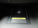 対応スマホを置くだけで、ワイヤレスで充電可能です。