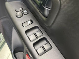【電動格納ミラー】サイドミラーは電動格納式となっており、狭い駐車場でもキズがつくリスクを抑えられます。