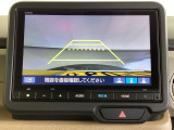 便利な3ビュー切り替え、ガイド線表示付きのバックカメラです。後退時、後方の視界をサポートします