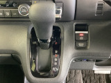 発進時から滑らかに加速する無段階変速のCVTはストップ&ゴーの多い街の中も快適です