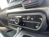 冷えが気になる方にもうれしい、運転席&助手席シートヒーター。