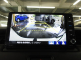 バックカメラの画像です。ガイドラインがスムースな車庫入れをサポートいたします。車庫入れの安心感がアップしますね。