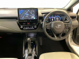 運転席周りのレイアウトをご覧ください。ナビゲーションが綺麗に装着されすっきり収まってますね!