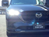 アダプティブLEDヘッドライト カメラや車速センサーと連動して、ハイ、ロー、ワイドローのLEDライトを常に最適な配光に自動制御する優れものです!