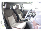 厚みがあって、座り心地のいいシート。運転席も助手席もリラックスしてゆったりと座れます。