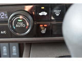 シートヒーター装備付き車!!座席に埋め込まれた電熱線によりシートを暖めることが出来る装備で、温められたシートは、寒い冬には最適です!!
