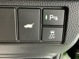 パーキングセンサーシステムは走行中に障害物が迫ると音と表示でお知らせ、低速走行時時の安心感を高めます