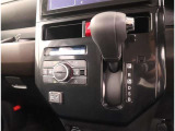 オートエアコン付車です。自動で温度と風量を設定する優れものです。