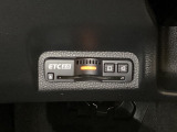 ハンドルの左下にETC2.0がついています。高速道路の料金所の通過も楽々です!。 カードの取り出しもしやすい場所についています。