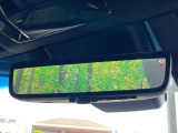 【デジタルインナーミラー】後席の大きな荷物や同乗者で後方が確認しづらい時でも安心!カメラが撮影した車両後方の映像をルームミラー内に表示。クリアな視界で状況の確認が可能です!