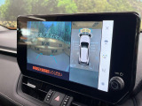 【パノラミックビューモニター】専用のカメラにより、上から見下ろしたような視点で360度クルマの周囲を確認することができます☆死角部分も確認しやすく、狭い場所での切り返しや駐車もスムーズに行えます。